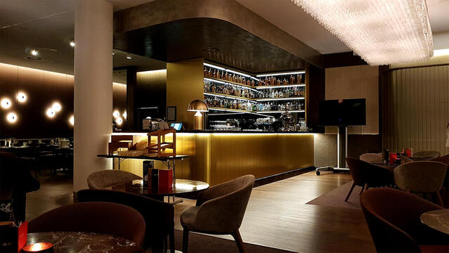 Hotel Adina's cozy bar.